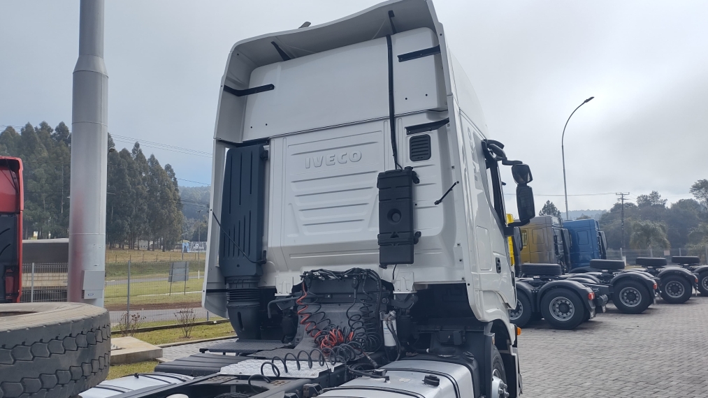 iveco stralis hi way diesel 2p automatico 2021