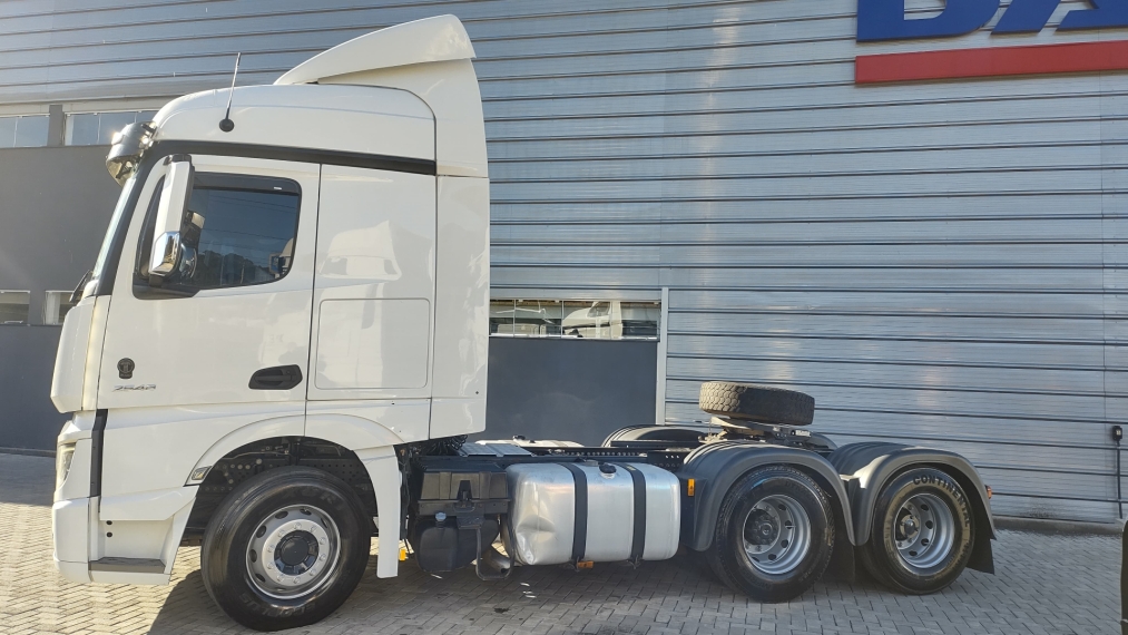 mercedes-benz actros 2548 . diesel 2p automatico 2021