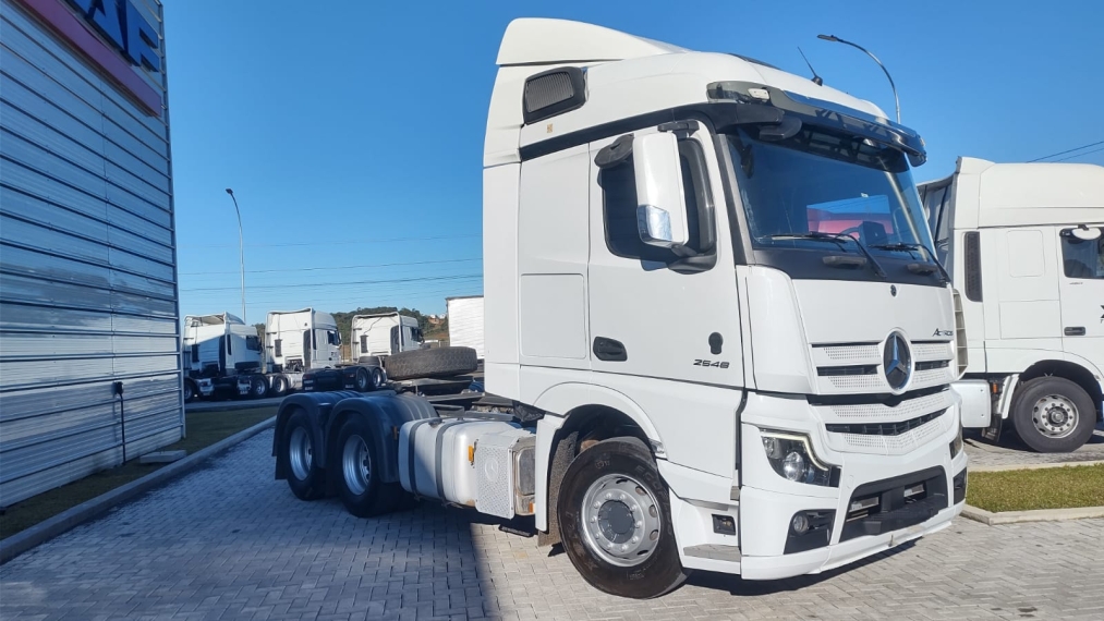 mercedes-benz actros 2548 . diesel 2p automatico 2021