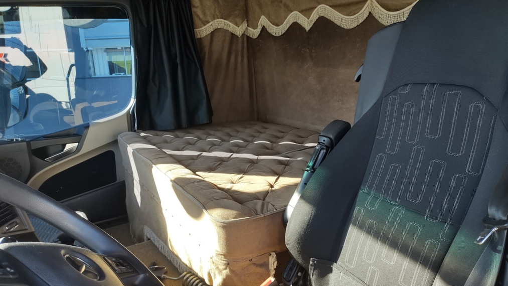 mercedes-benz actros 2548 . diesel 2p automatico 2021