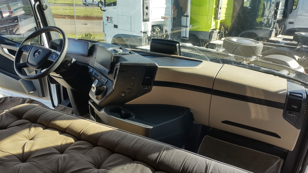 mercedes-benz actros 2548 . diesel 2p automatico 2021