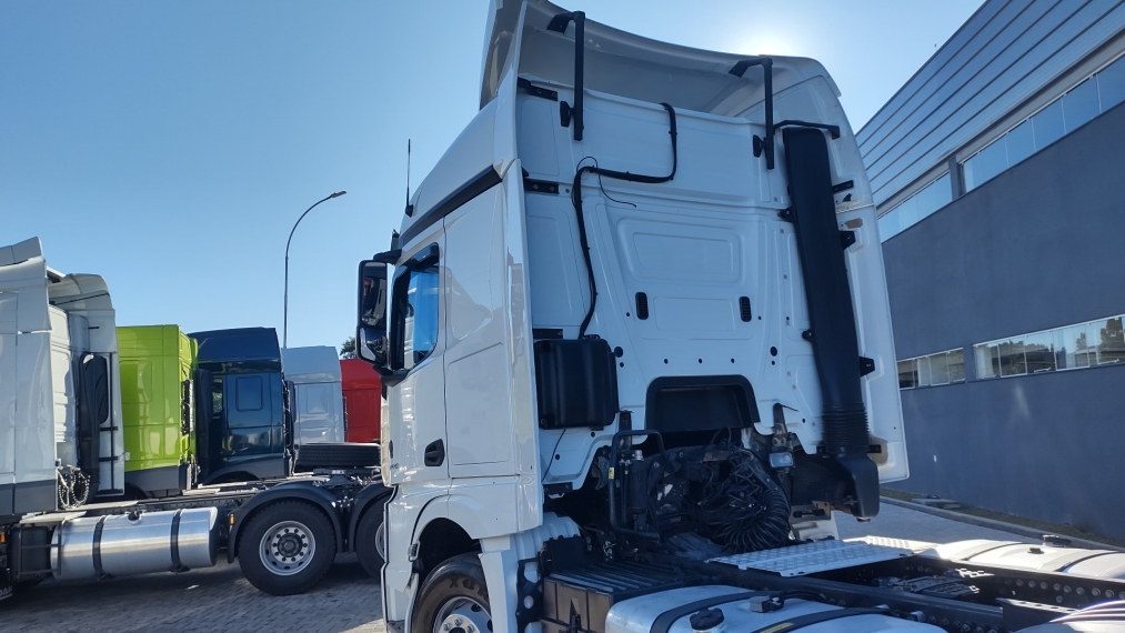 mercedes-benz actros 2548 . diesel 2p automatico 2021
