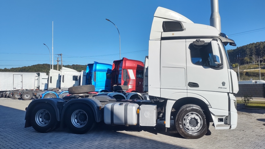 mercedes-benz actros 2548 . diesel 2p automatico 2021