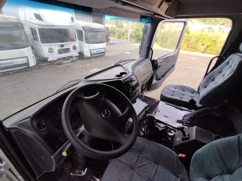 mercedes-benz atego 2425 diesel 2p manual 20117