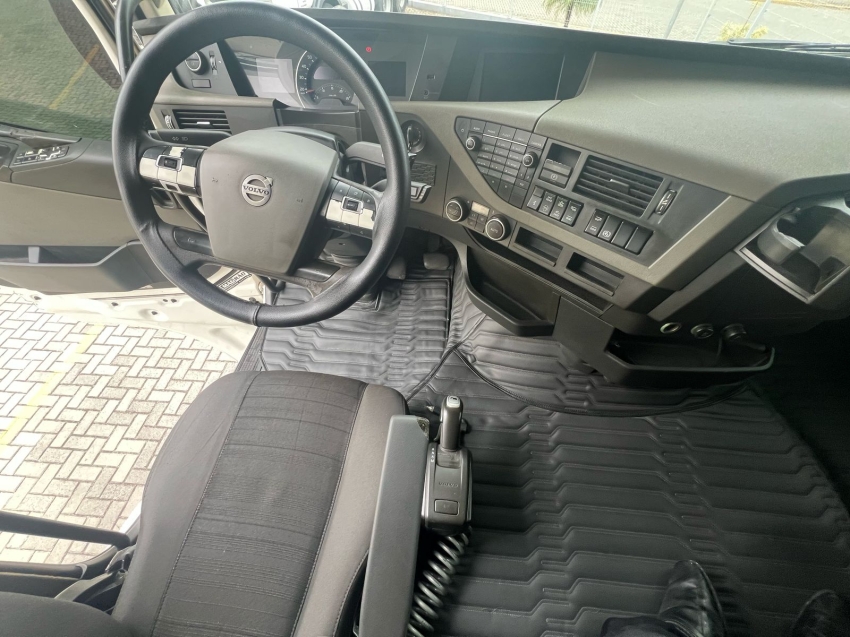 volvo fh 460 8x2t diesel 2p automatico 201715