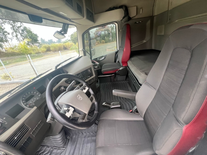 volvo fh 460 8x2t diesel 2p automatico 201714