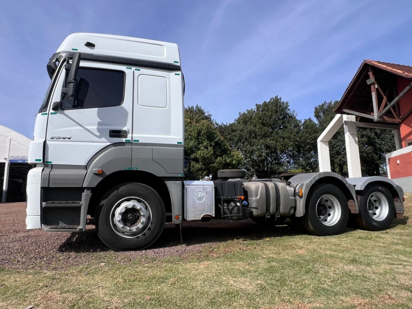 mercedes-benz axor 2544 s diesel 2p automatico 2020