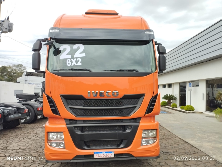 iveco stralis 600s44t diesel 2p automatico 2022