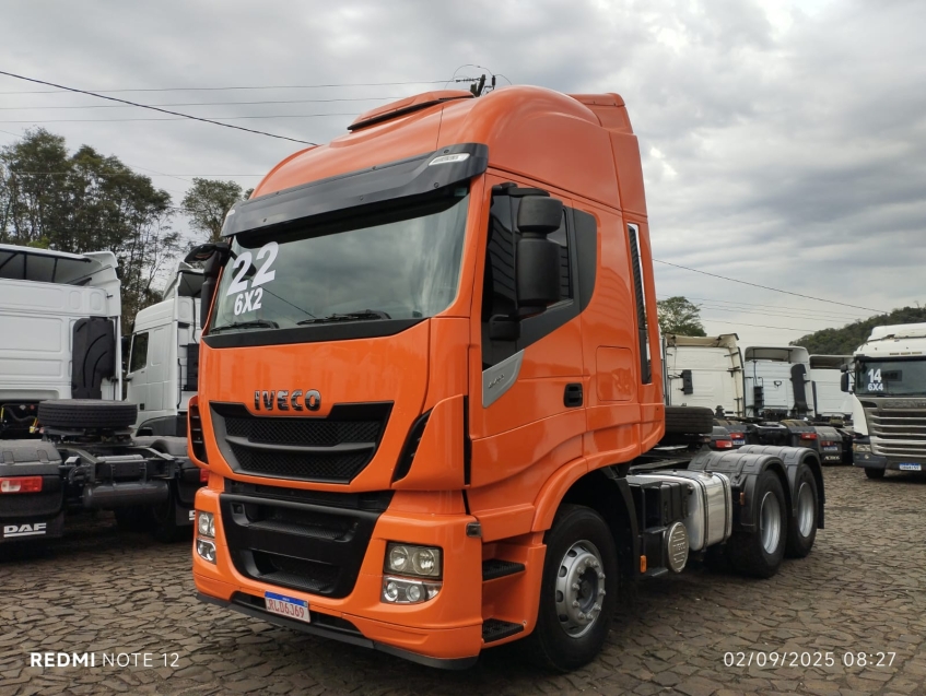 iveco stralis 600s44t diesel 2p automatico 2022