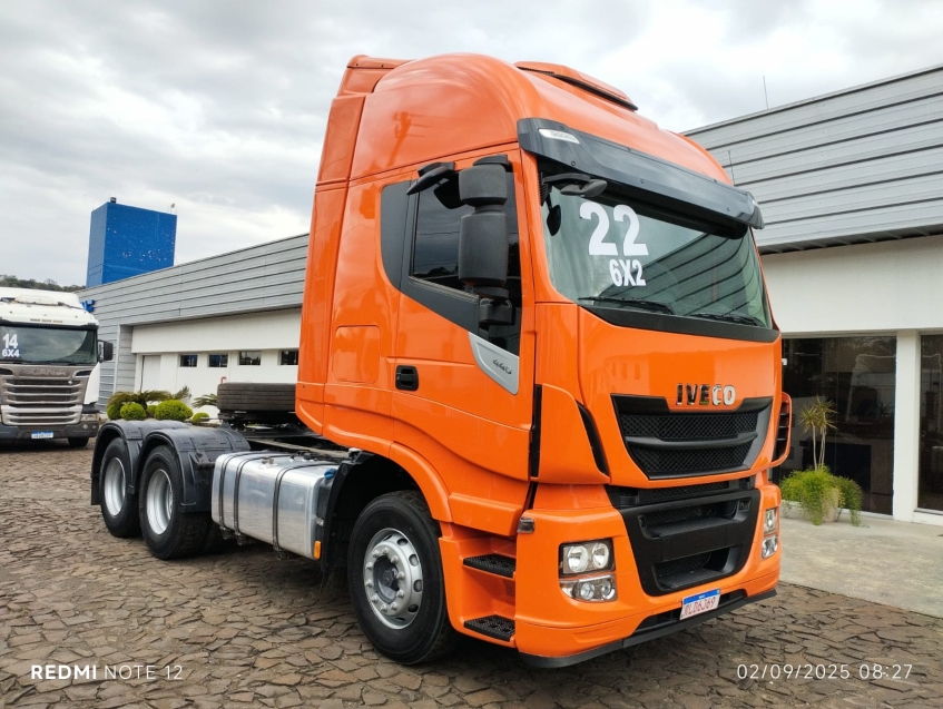 iveco stralis 600s44t diesel 2p automatico 2022