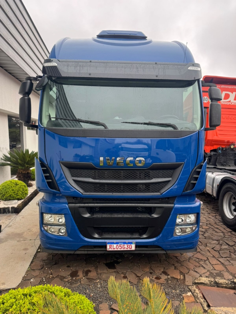 iveco stralis 600s44t diesel 2p automatico 2022
