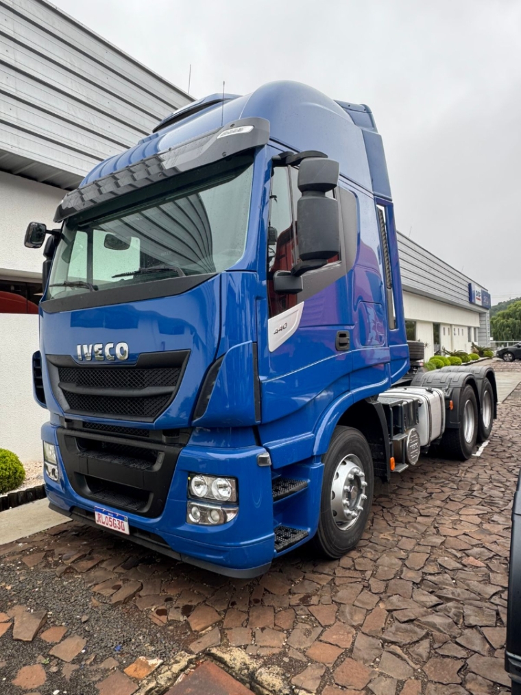 iveco stralis 600s44t diesel 2p automatico 2022