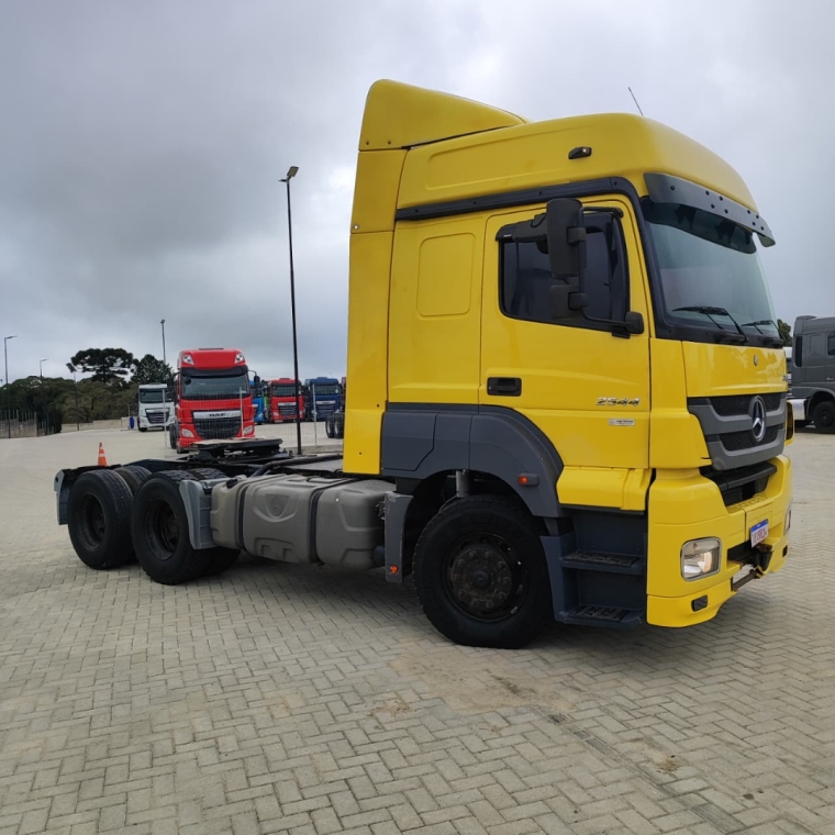 mercedes-benz axor 2544 s diesel 2p automatico 20142
