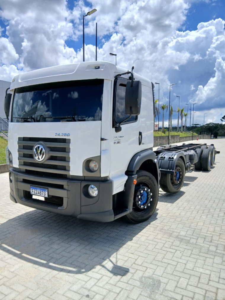 volkswagen 24-280 crm 8x2 24.280 diesel 2p manual 2014