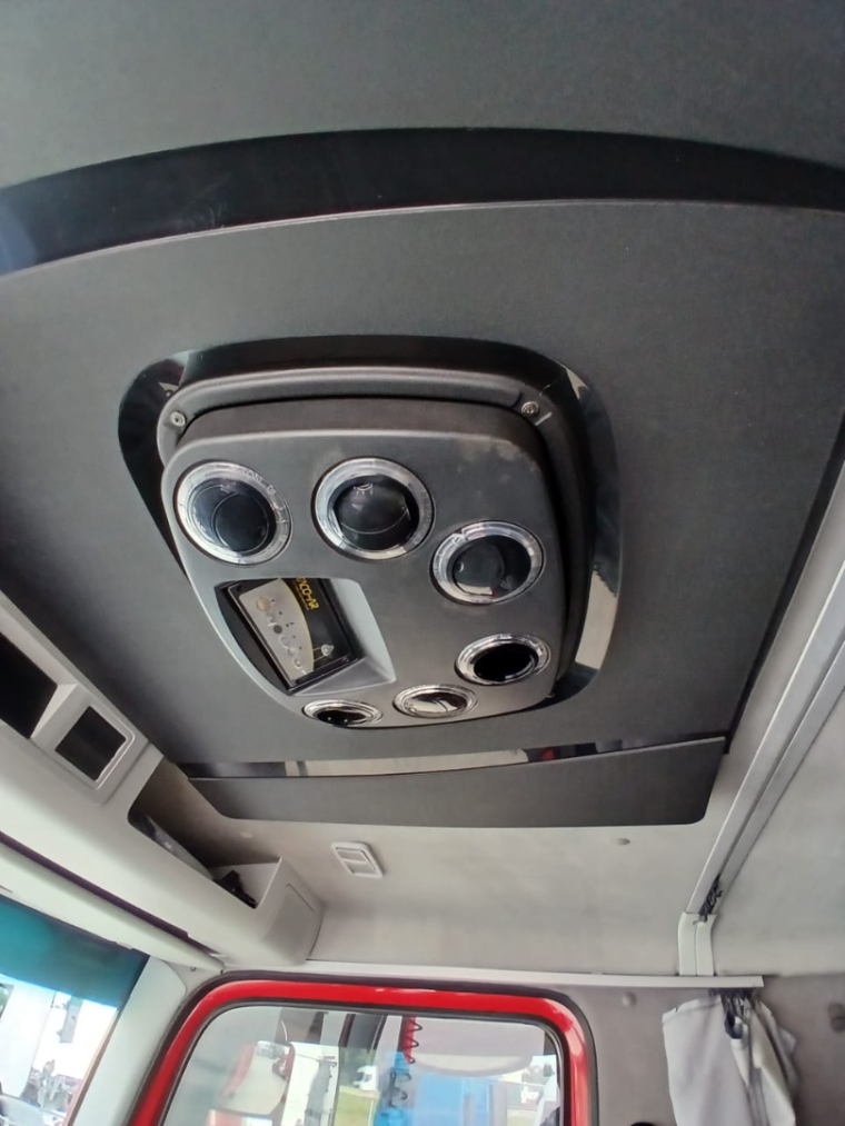 volkswagen constellation 24-280 8x2 diesel 2p manual 201421