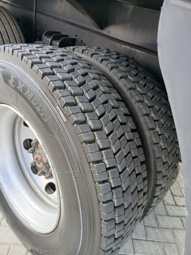 volkswagen constellation 24-280 8x2 diesel 2p manual 201411