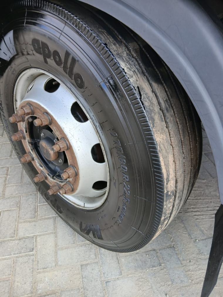 volkswagen constellation 24-280 8x2 diesel 2p manual 201414