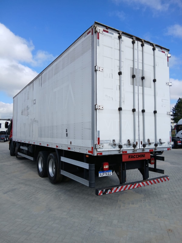 volkswagen constellation 24-280 8x2 diesel 2p manual 20147