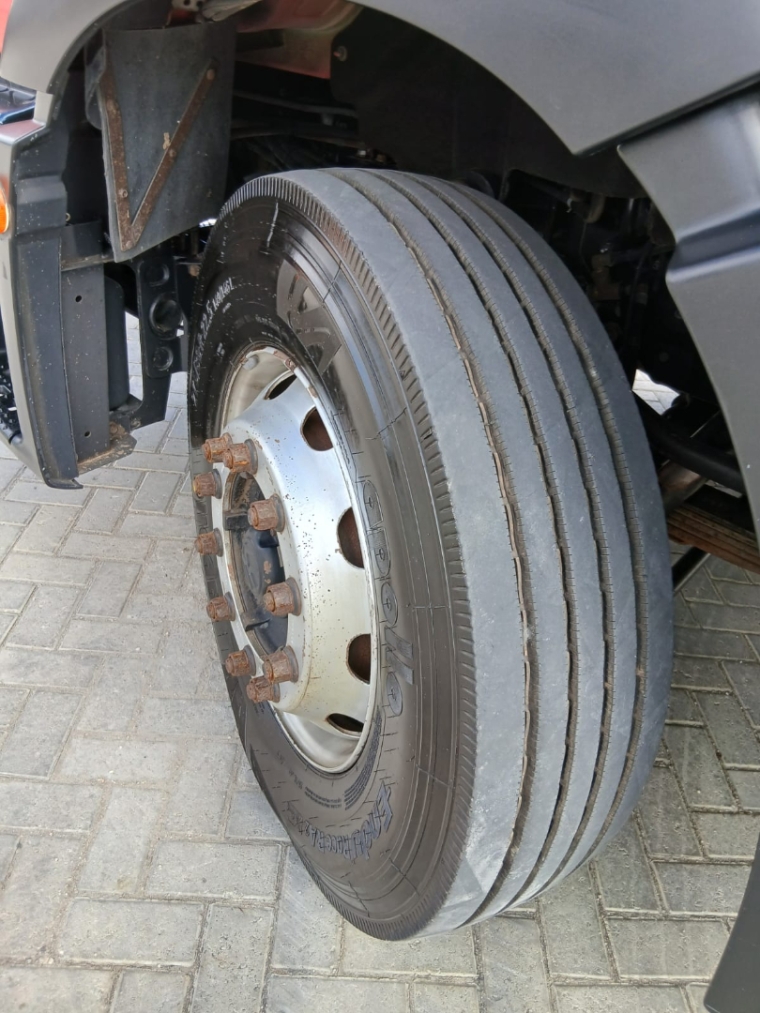 volkswagen constellation 24-280 8x2 diesel 2p manual 201413