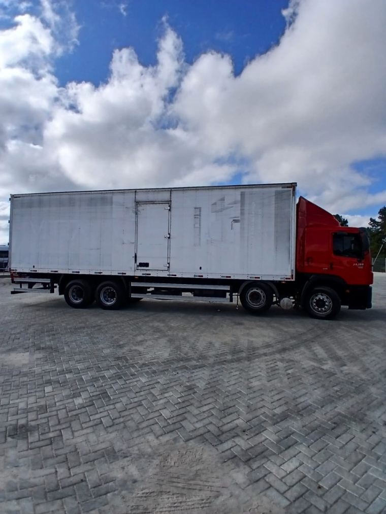 volkswagen constellation 24-280 8x2 diesel 2p manual 20143