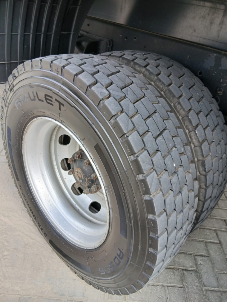 volkswagen constellation 24-280 8x2 diesel 2p manual 201415