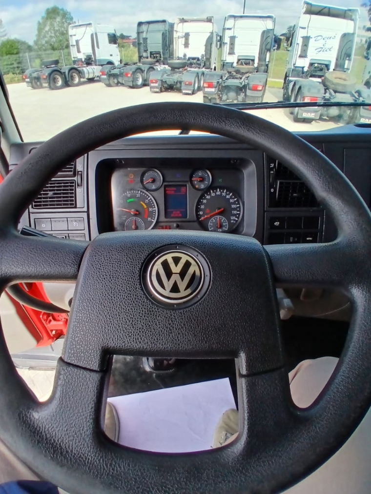 volkswagen constellation 24-280 8x2 diesel 2p manual 201423