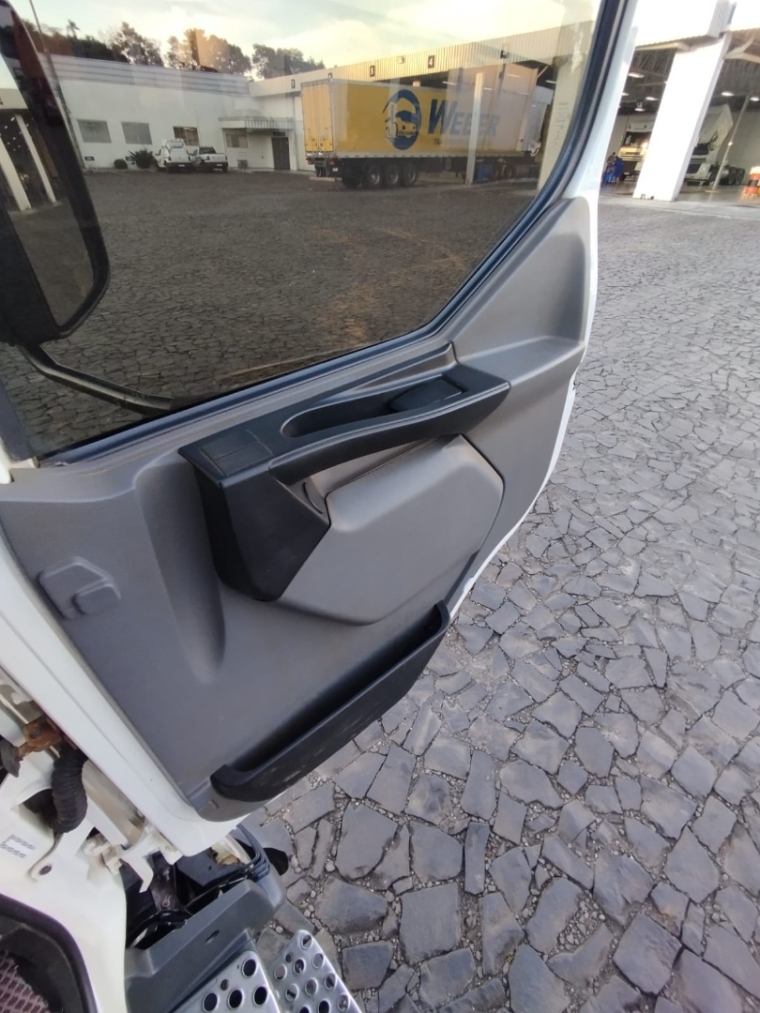 volvo vm 330 8x2 diesel 2p automatico 202219
