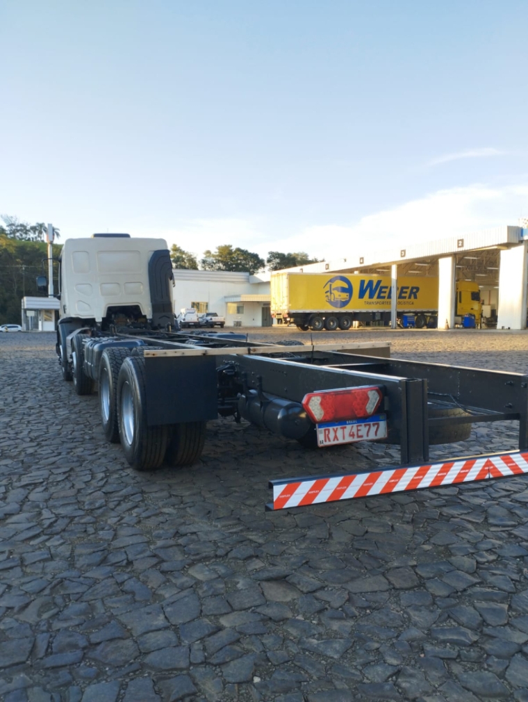 volvo vm 330 8x2 diesel 2p automatico 202220