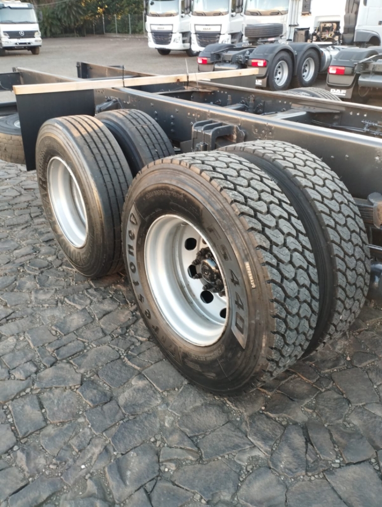 volvo vm 330 8x2 diesel 2p automatico 202211
