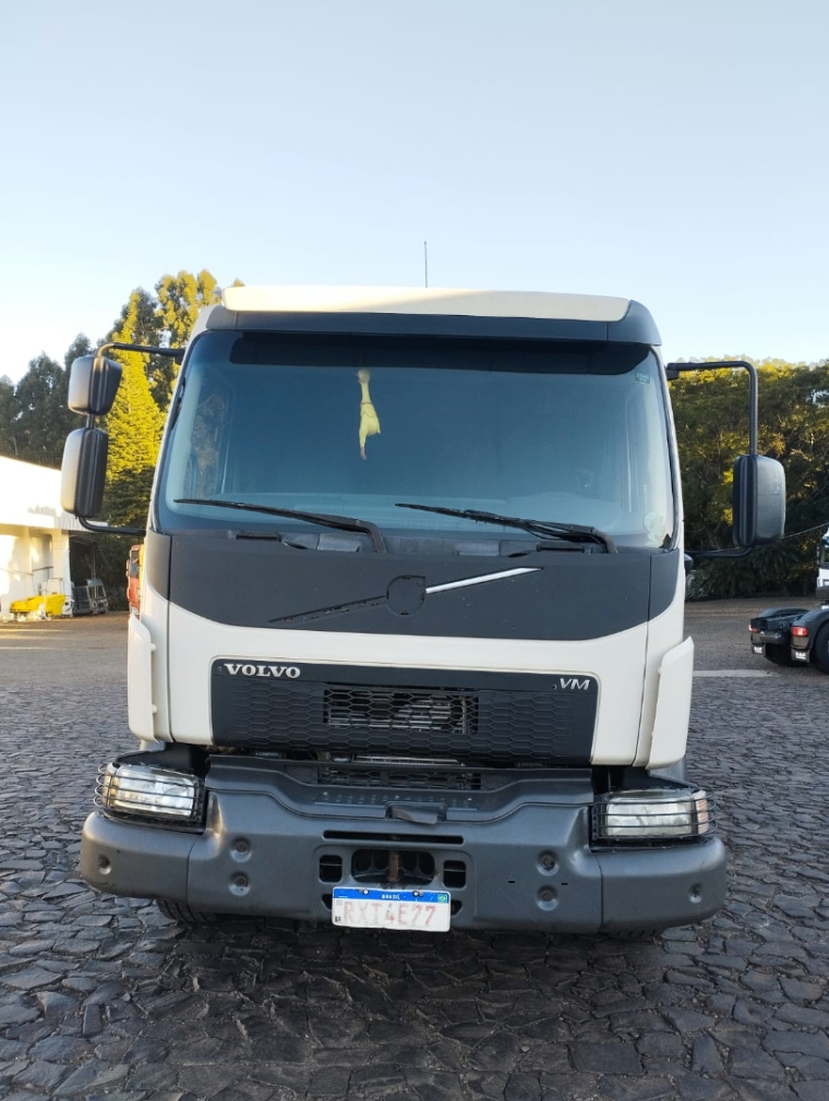 volvo vm 330 8x2 diesel 2p automatico 20221