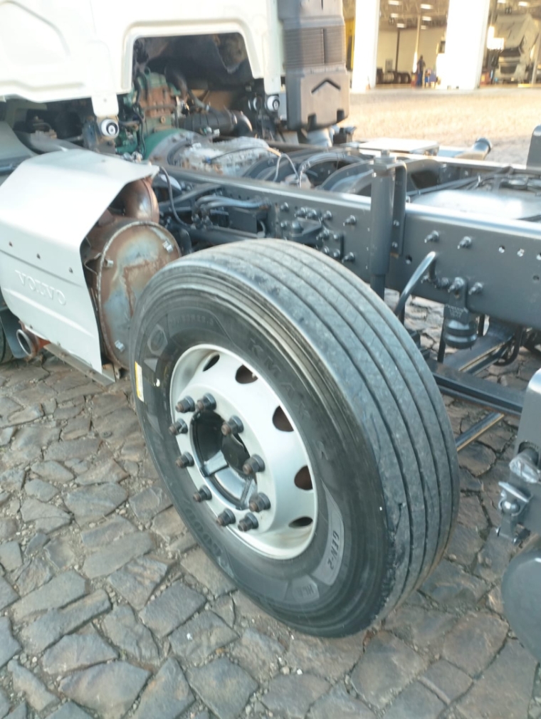 volvo vm 330 8x2 diesel 2p automatico 202213