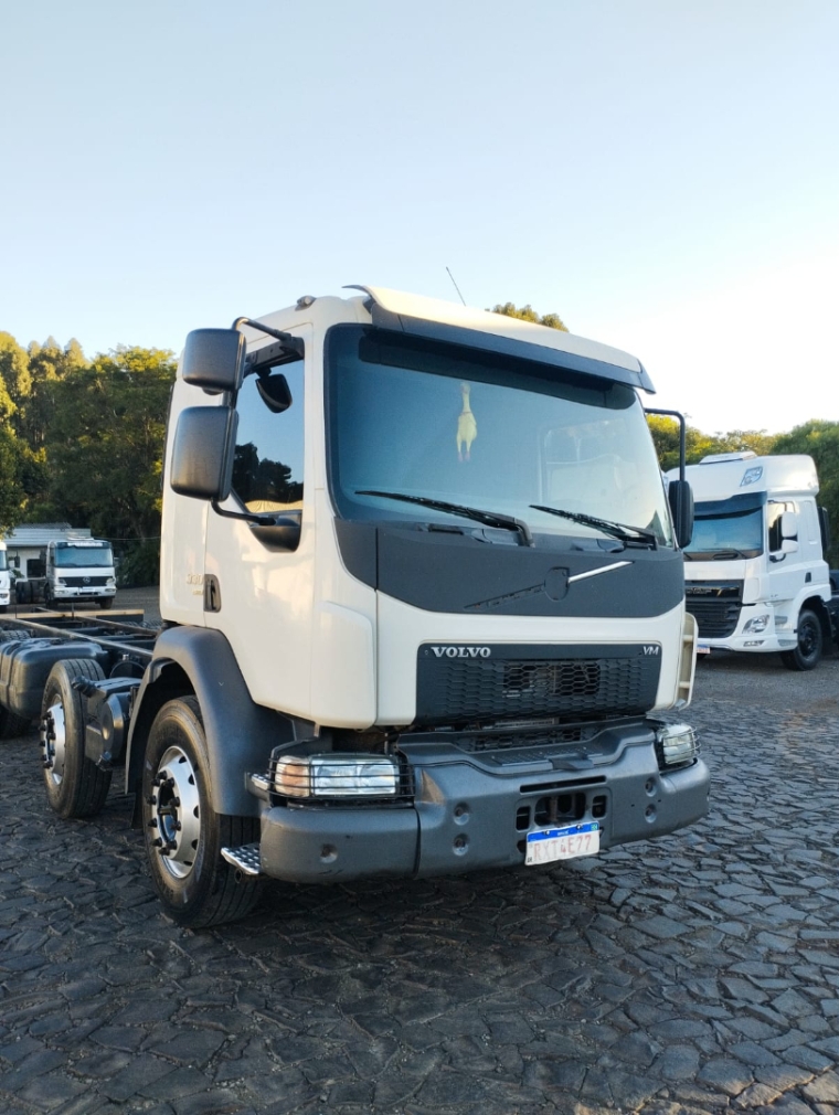 volvo vm 330 8x2 diesel 2p automatico 20220