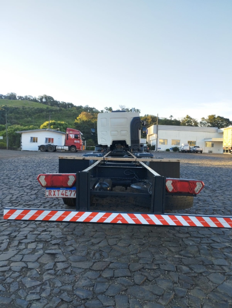 volvo vm 330 8x2 diesel 2p automatico 20226