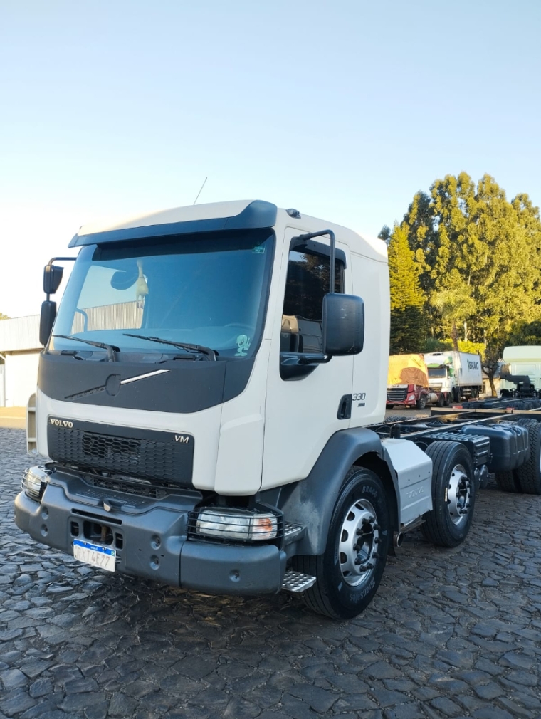 volvo vm 330 8x2 diesel 2p automatico 20222