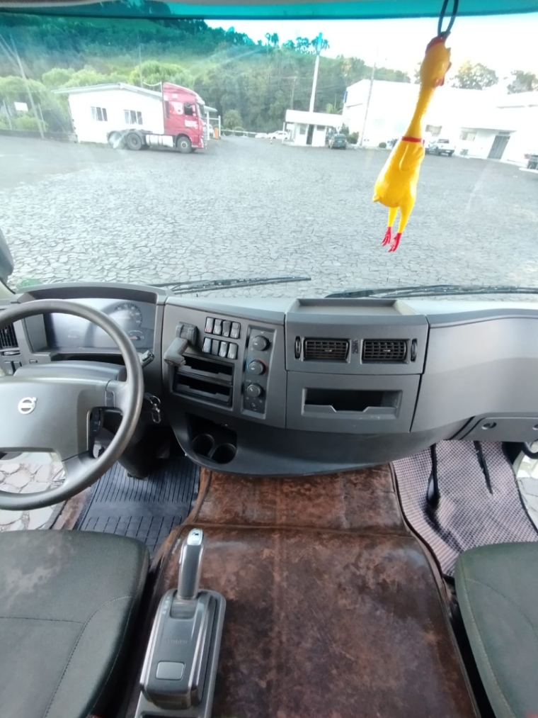 volvo vm 330 8x2 diesel 2p automatico 20224