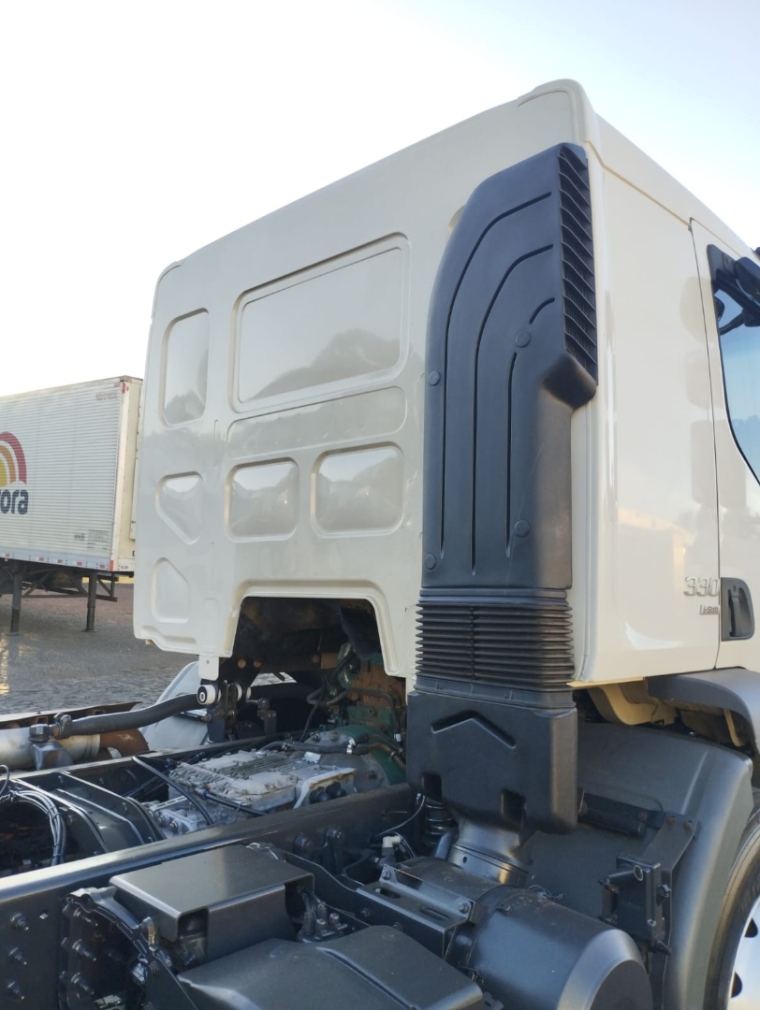 volvo vm 330 8x2 diesel 2p automatico 20223
