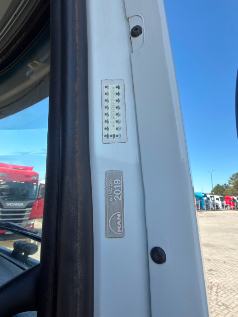 volkswagen constellation 25-420 6x2 diesel 2p automatico 202011