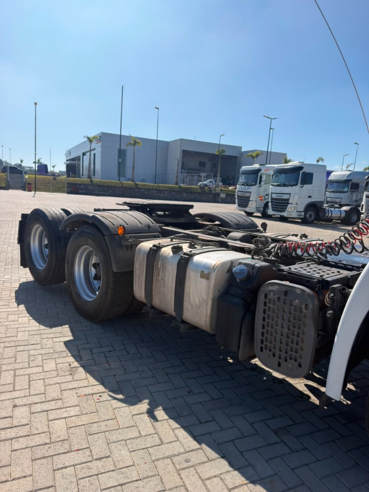 volkswagen constellation 25-420 6x2 diesel 2p automatico 20206