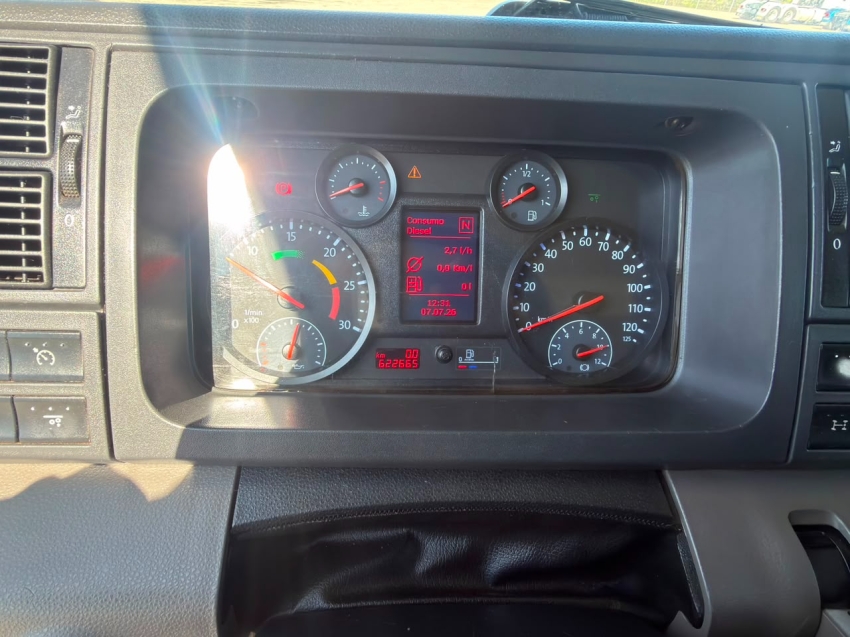 volkswagen constellation 25-420 6x2 diesel 2p automatico 202018