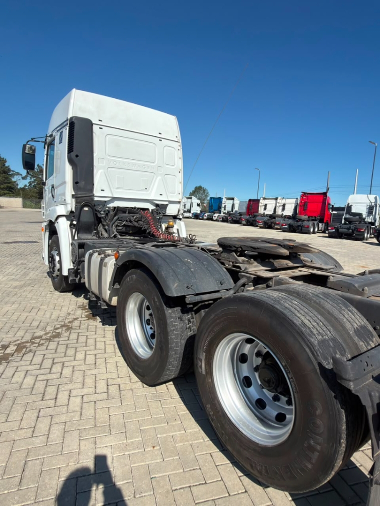 volkswagen constellation 25-420 6x2 diesel 2p automatico 20204