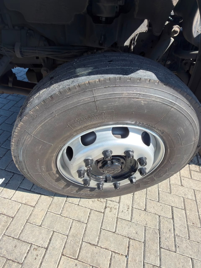 volkswagen constellation 25-420 6x2 diesel 2p automatico 202013
