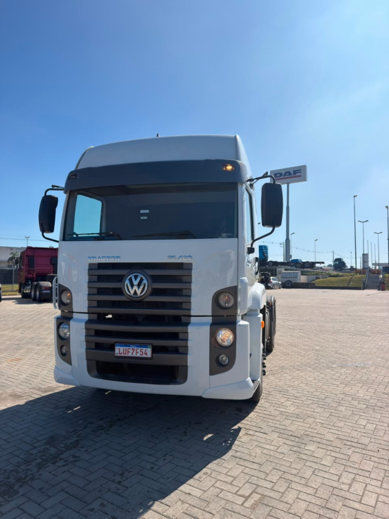 volkswagen constellation 25-420 6x2 diesel 2p automatico 20200