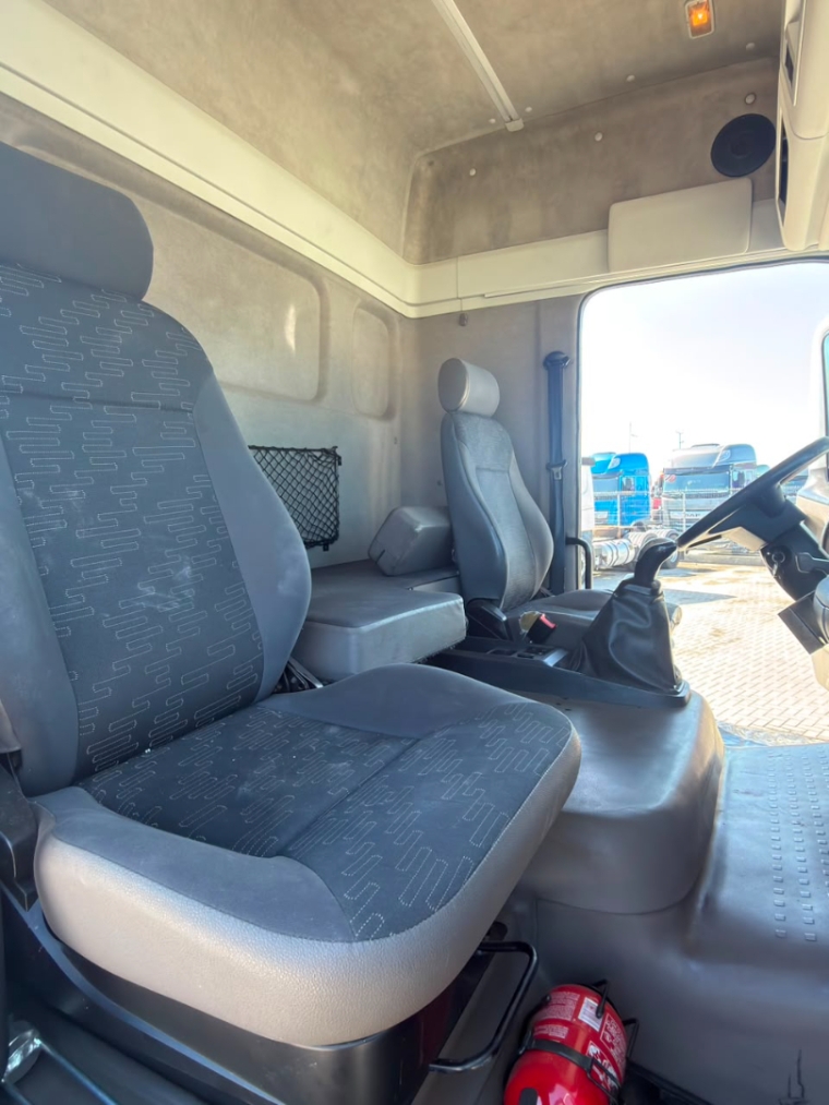 volkswagen constellation 25-420 6x2 diesel 2p automatico 20209