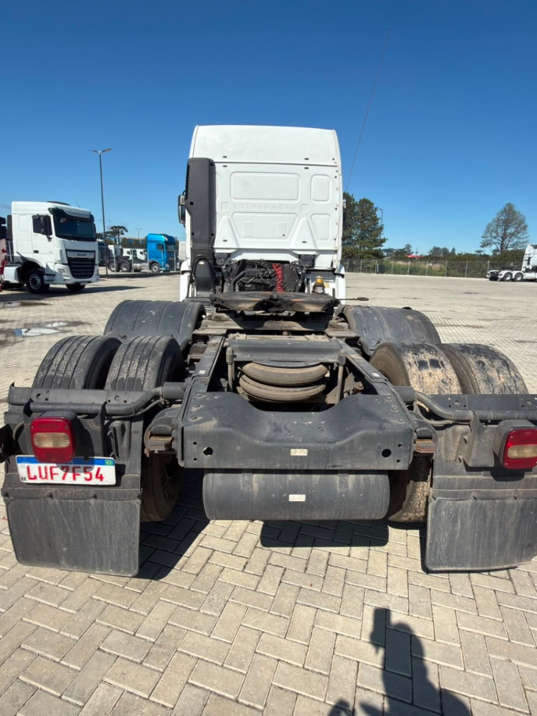 volkswagen constellation 25-420 6x2 diesel 2p automatico 20203
