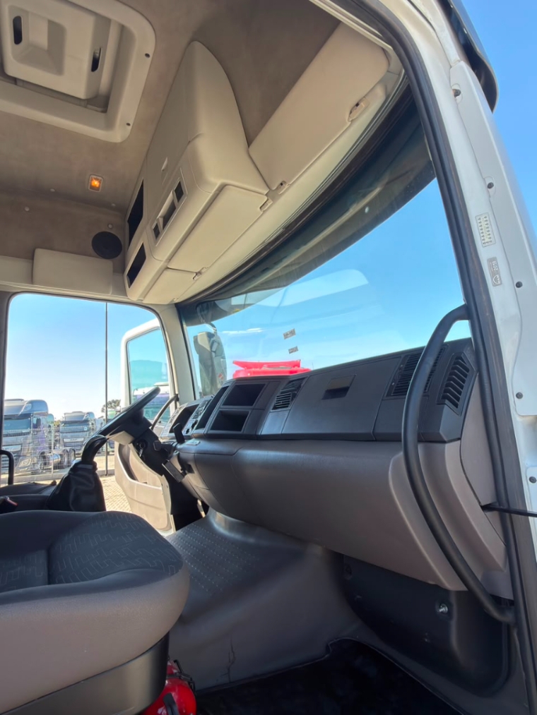 volkswagen constellation 25-420 6x2 diesel 2p automatico 202010