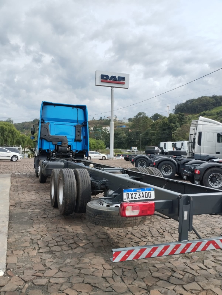 daf cf 300 8x2 euro 5 diesel 2p automatico 202313