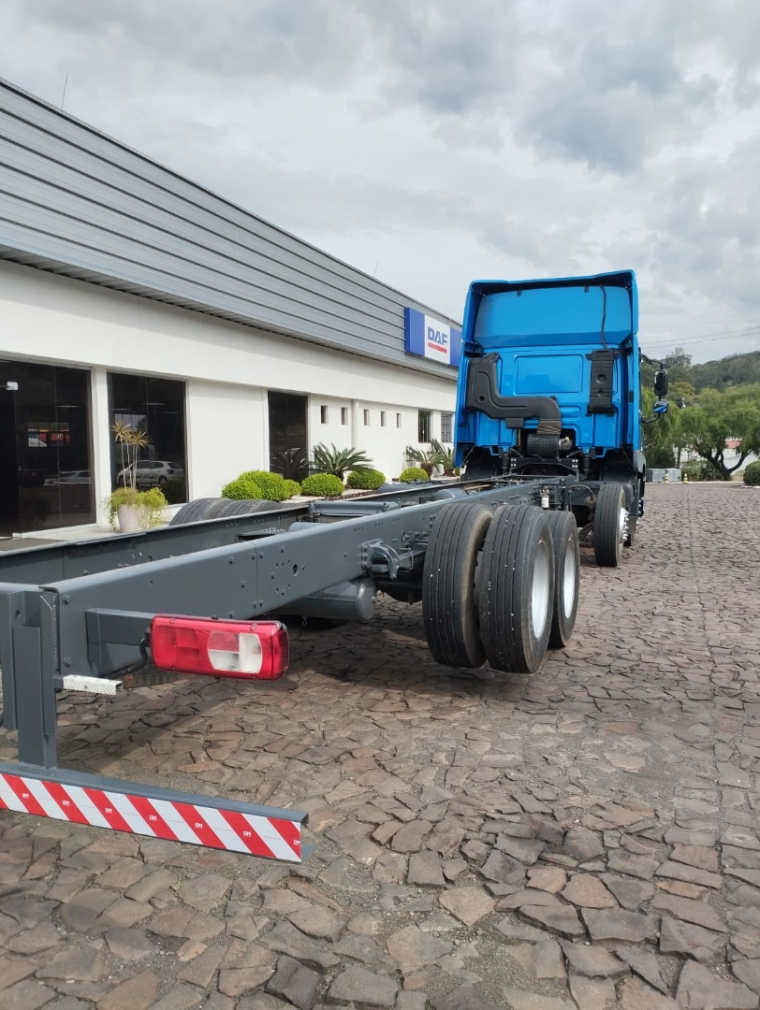 daf cf 300 8x2 euro 5 diesel 2p automatico 202315