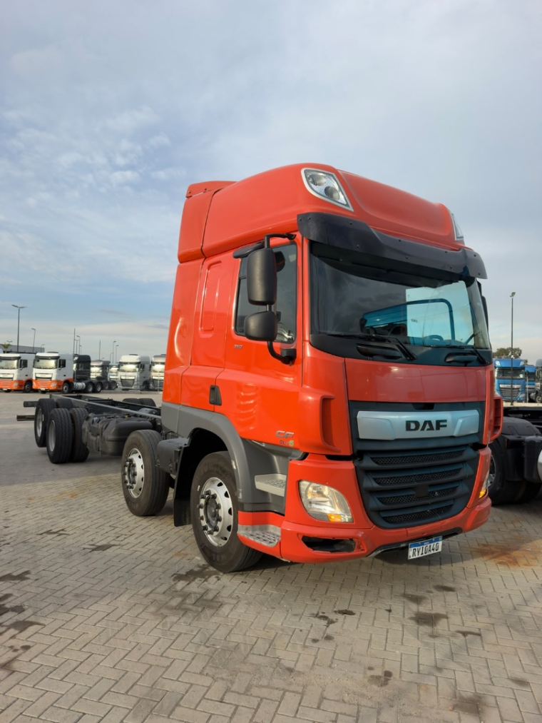 daf cf 300 8x2 euro 6 diesel 2p automatico 2023