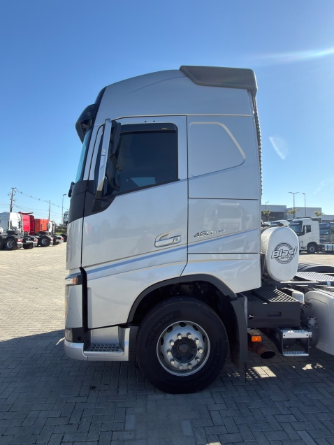 volvo fh 460 8x2t diesel 2p automatico 20204
