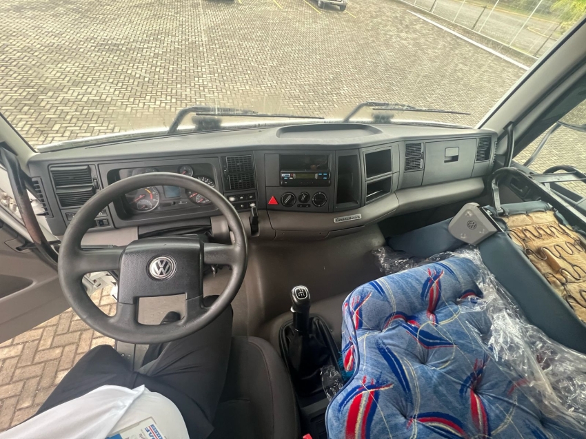 volks 25390 6x2 2013